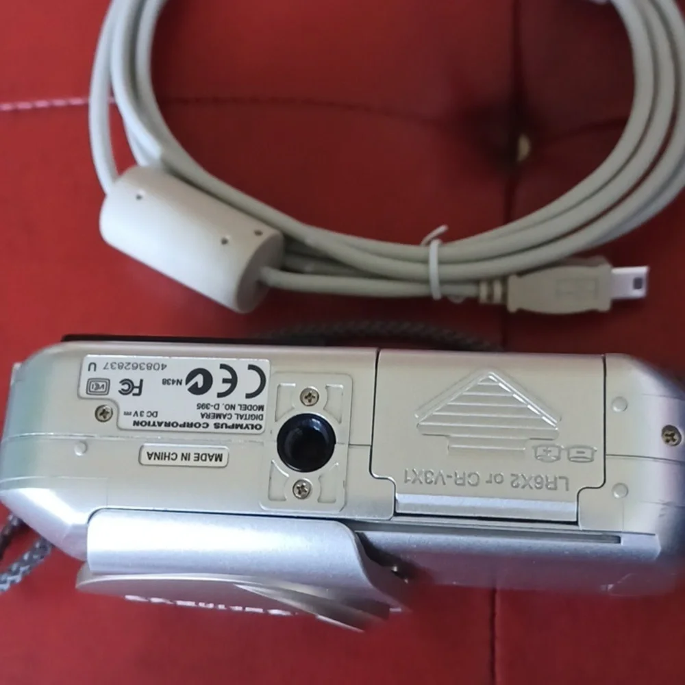 *OLYMPUS CAMEDIA DIGITAL D-385 ZOOM CAMERA, works
